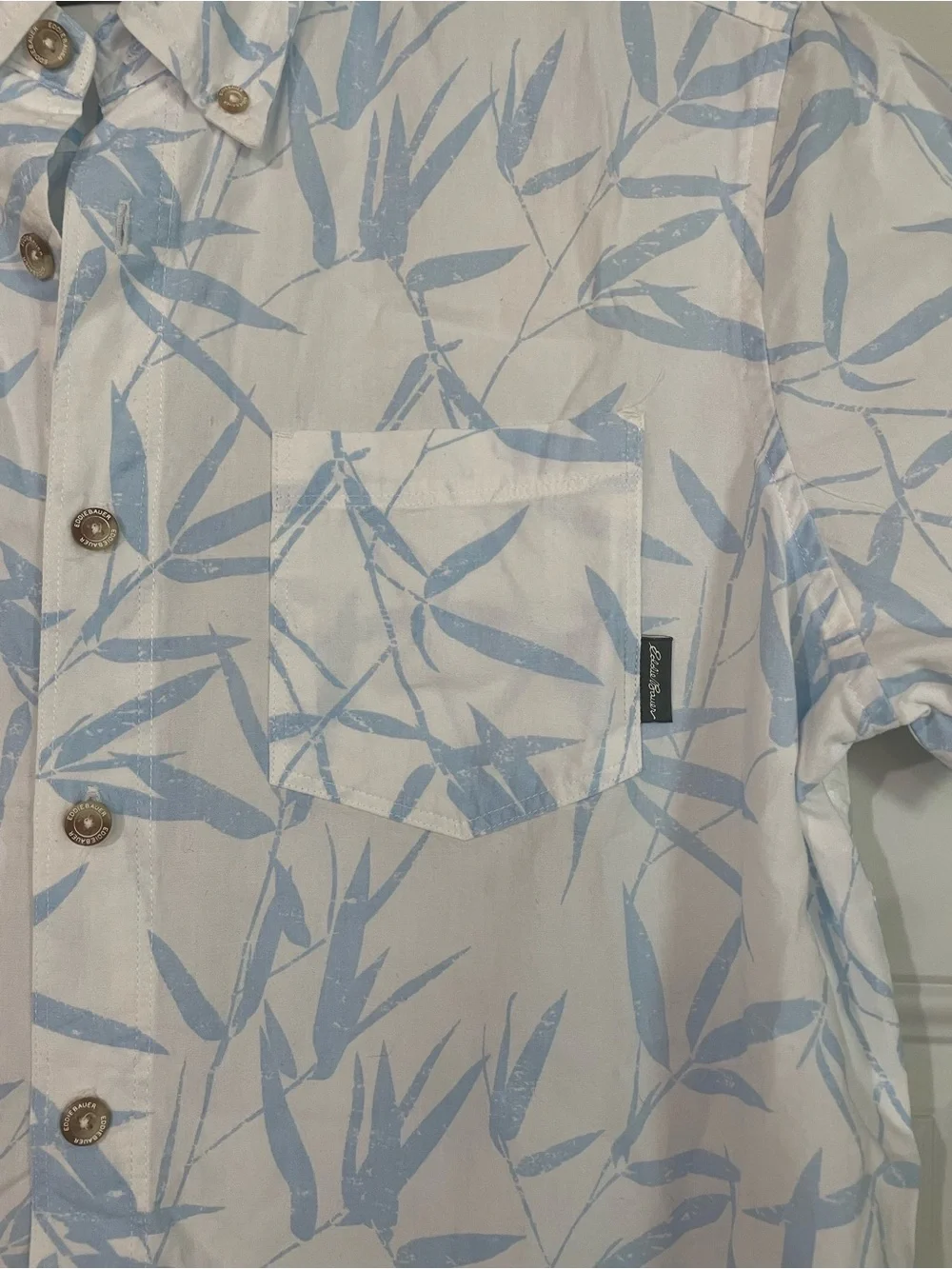 Eddie Bauer Mens Med Short Sleeve Guide Shirt White Blue Tropical Fishing Beach